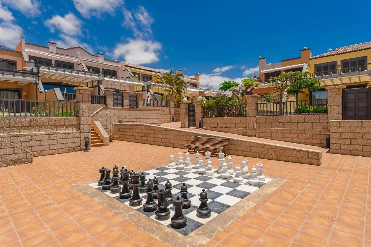 אדחה Townhouse With Three Bedrooms דירה