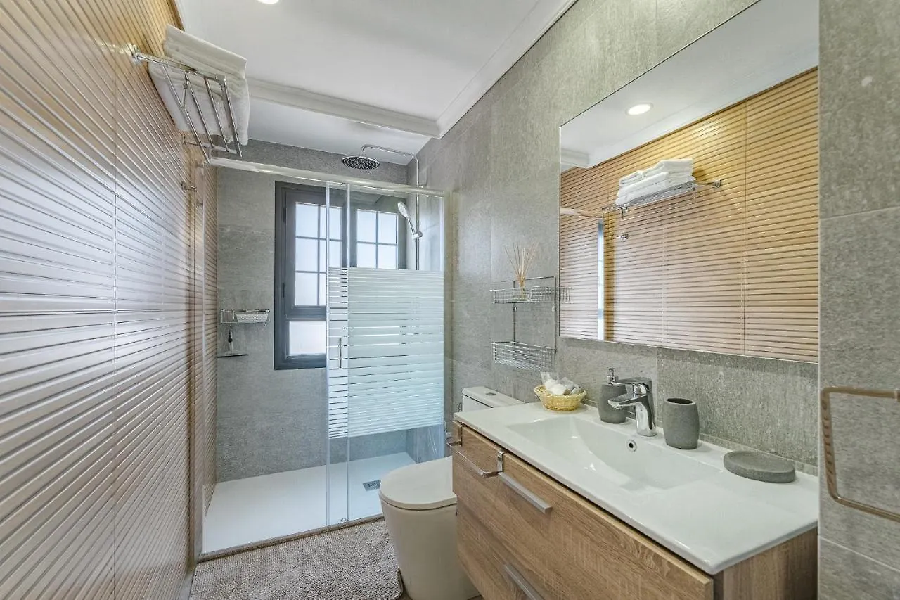 אדחה Townhouse With Three Bedrooms ספרד