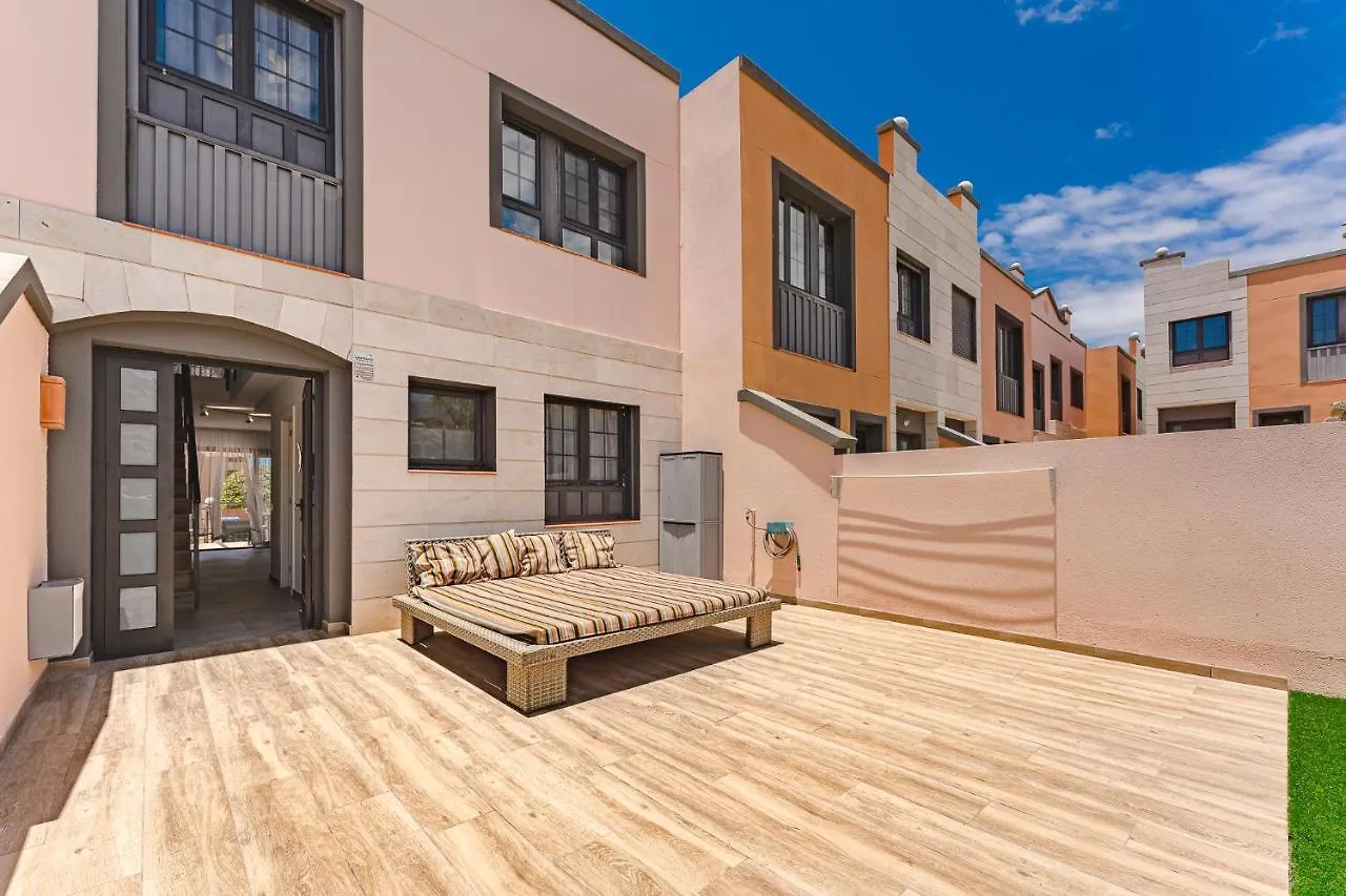 אדחה Townhouse With Three Bedrooms דירה